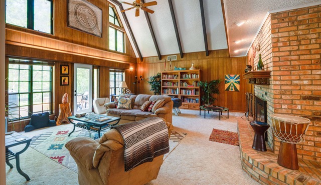 Texas Retreat w/Deck, Grill & Spacious Yard!