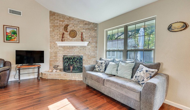Texas Retreat w/Patio, Fireplace & Fenced-In Yard