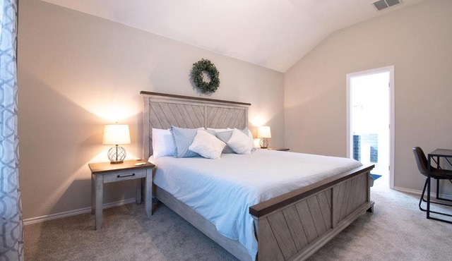 Texas Roots: King Beds and Modern Comfort