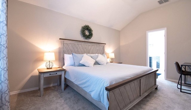 Texas Roots: King Beds - 6 Minutes to Downtown McKinney- Sleeps 6 - Remodeled