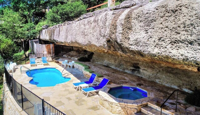 Texas Star #13 - Treehouse Retreat with Pool Access