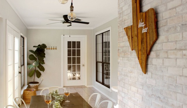 Texas Sunshine Oasis WACO/Silos/Baylor: Pool, Piano, PingPong, Pets on 1/2 acre