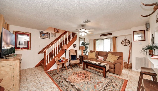 Texas-Themed 2BR Retreat|Houston Area|EV Charger