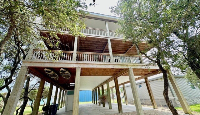 TEXAS TREEHOUSE is Close to Beach in POC