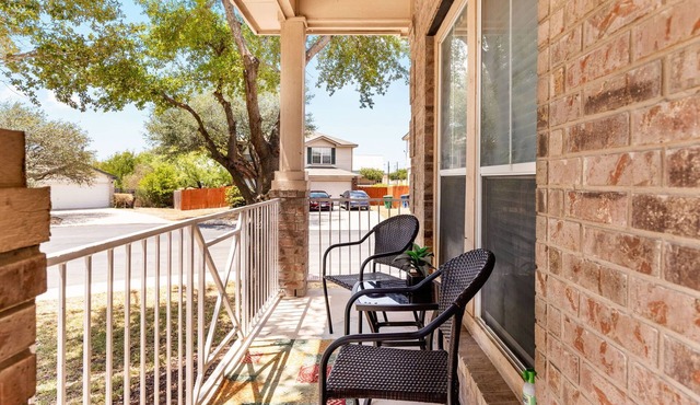 Texas Two Step - welcoming getaway at the steps of Sea World, near BMT!