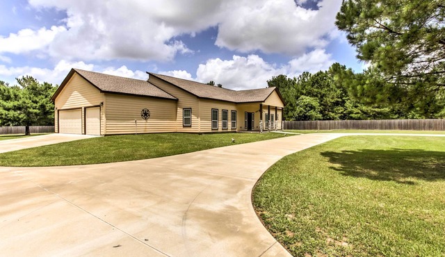 Texas Vacation Rental w/Fireplace, Near Lakes