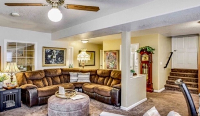 tExclusive 1500 SQ.FT. 2BR Suite Hot Tub,Sauna,Gym,BBQ