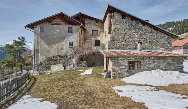 Tgea Simonett - Foundation Holidays in Historical Buildings
