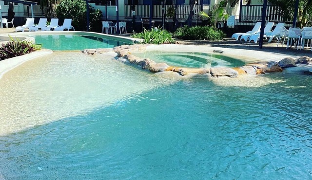 TGIF, Thank god it's Fraser. 3 Bed, 6 Guest with pool and Spa