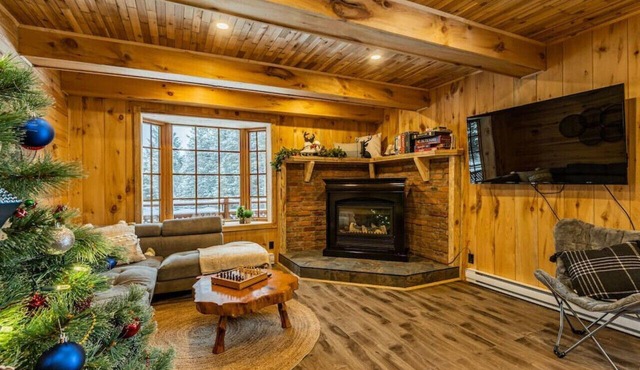 The Escapade - Private hot tub with pool table 6BR