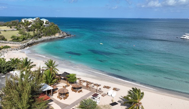 The friar's bay islets, 100 m from a heavenly beach