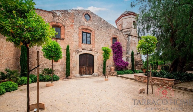 TH101 Mas Bell Deluxe Masia with Pool and Large Garden