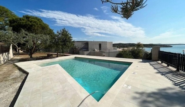 th142 Villa in Tarragona · 5 bedrooms · 6 beds · 2 baths