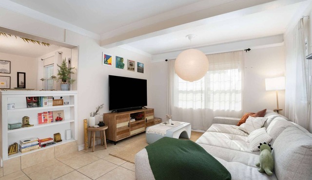 Thai · Cozy Ginger Home with Pool · 12 minutes to Beach · Pet-Friendly