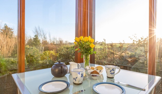 Thairn cottage ideal for 2, rural, 3 miles from Kelso. Wood stove All on 1 level