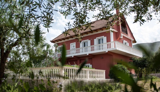 Thalia's Holiday House 4-bedroom apartment with attic