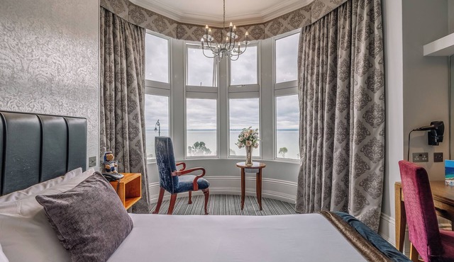 Thames Estuary Getaway: Experience Tranquil Views | Close to Palace Theatre