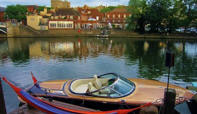 Thames river location & direct access! Unique home, amazing Windsor Castle views