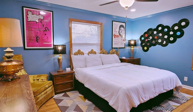 That 60's Place -Near Opry, Airport & Dwtn - 3bdrm - 75" TV - Step back in time!