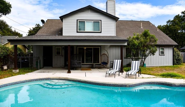 That 70s House -Fun 6 Bedroom W Pool & Game Room