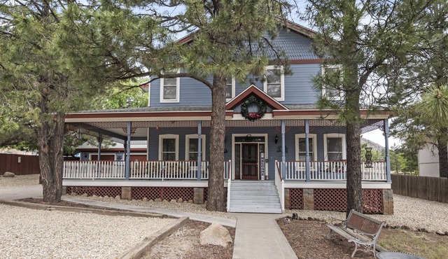 That awesome 3B & 3BA with mtn views!