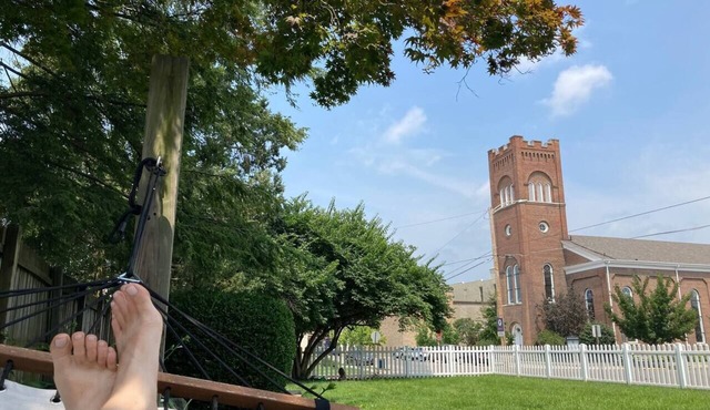 That Corner Lot-Charming Downtown Home w/Side Yard