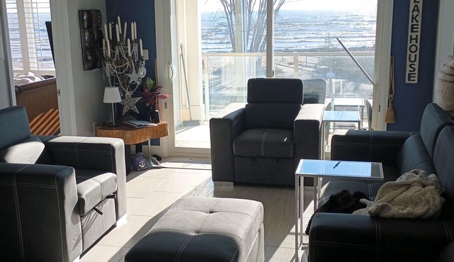 That's the Lake view !n3bed 3bath - 1 King, 2 Queensn82" TV for evening Movies
