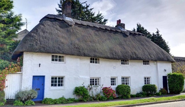 Thatch Cottage - Four Bedroom House, Sleeps 6