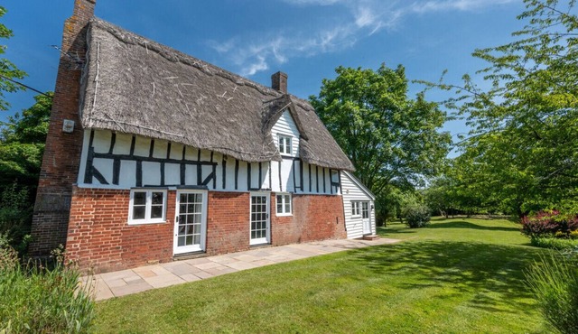 Thatched Cottage - Three Bedroom House, Sleeps 4