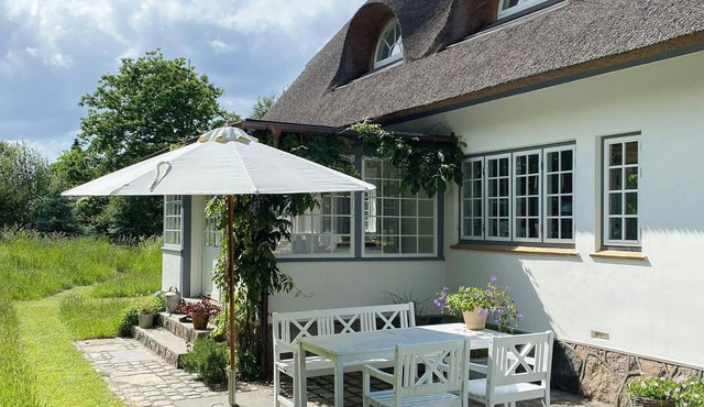Thatched idyll close to the sea in Liseleje