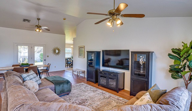 Thatcher Home w/Fenced Backyard: 3 Mi to Downtown