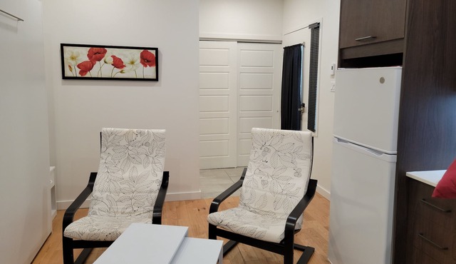 The 102 is a cosy loft in the heart of the city centre. It is located close to t