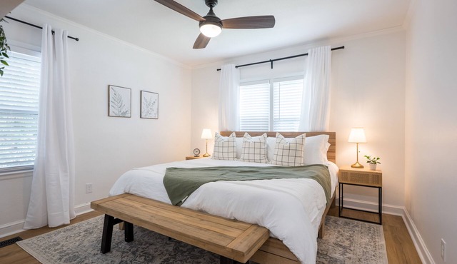 The 12th Street Retreat, King Beds, Pets Allowed