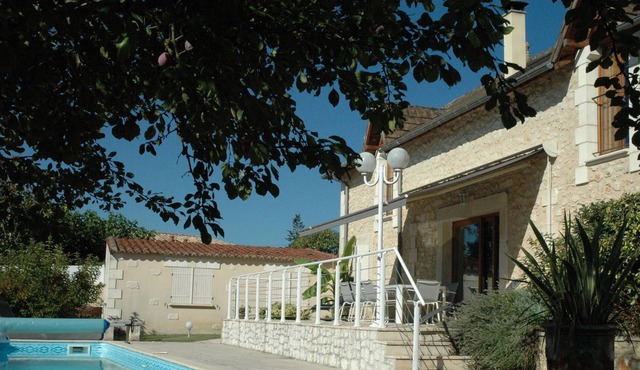 The 13th century house radiance in a closed and private park 10 minutes from Périgueux
