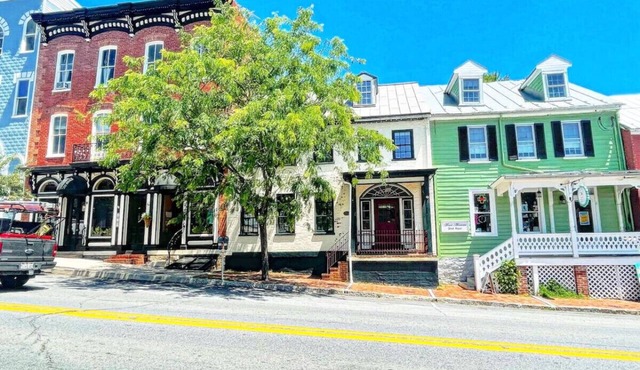 The 1763 House - Stay in Downtown Shepherdstown