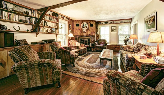 The 1801 Armstrong House - A charming historic gem in the Chenango River valley