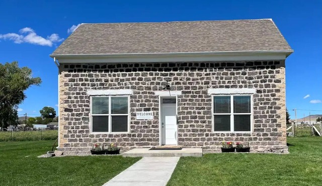 The 1898 Rock House