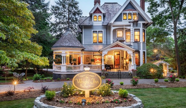 The 1899 Wright Inn & Carriage House