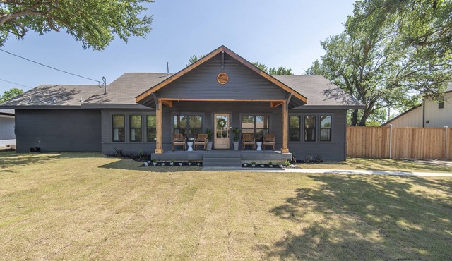 The 1913 - The BoHo Chic 4 Bed/2 Bath home in Downtown Celina