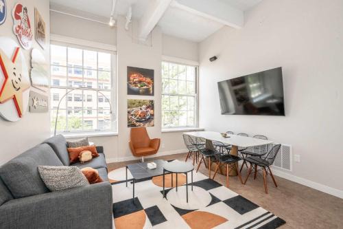 The 333 Suites 203 - Stay for 6