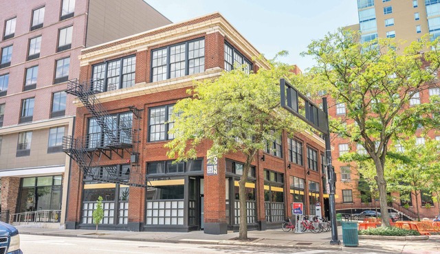 The 333 Suites - For 24 Guests