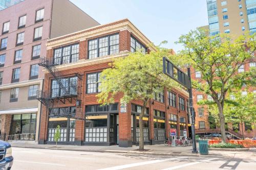 The 333 Suites - For 24 Guests