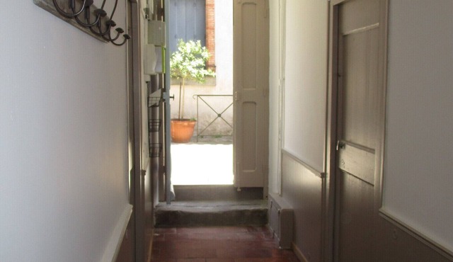 THE 39-1: AT THE FOOT OF THE CITY, GARAGE, WIFI