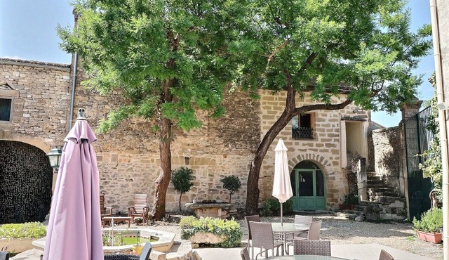 THE 4 APARTMENTS WITH SWIMMING POOL, 16 PERSONS, 5 MN from UZES