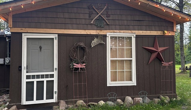 The 4 Pine Lodge Grayling -nwith Lake Access!