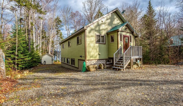 The 4 Seasons on Mooselookmeguntic Lake with dock, mooring, 4 kayaks, fire pit, and pet friendly!