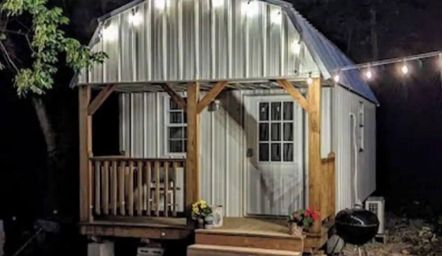 The "40 Steps" Cabin Tiny house