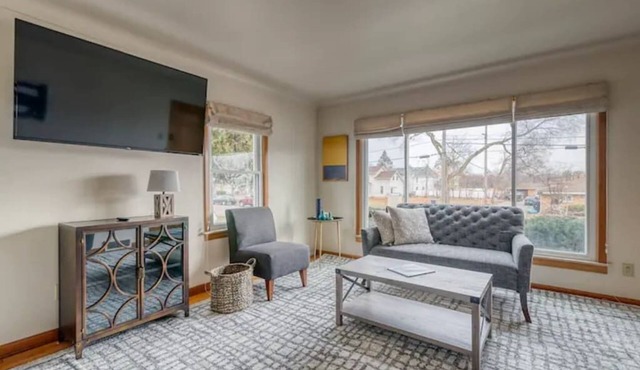 The 4M Boho House - Clean & Spacious Near UMich!