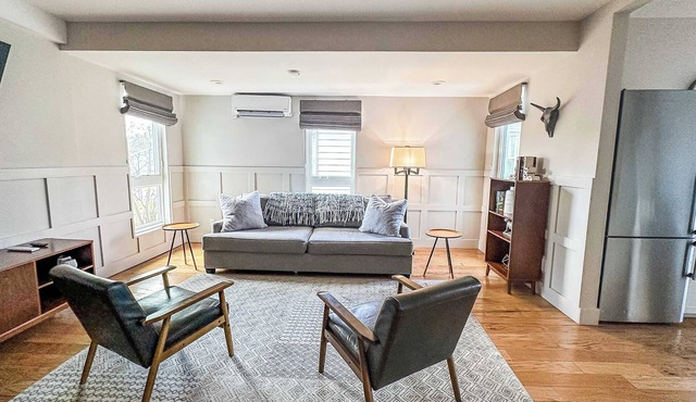 The 4M Favorite House - Stunning & Spotless 2-Bed Apt (#3)