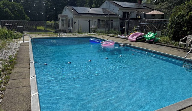 The 5-Star Peaceful Pool Retreat Only 5 mins from Legoland